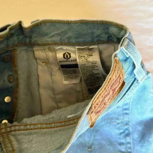 Levi’s - Picture 3 of 3